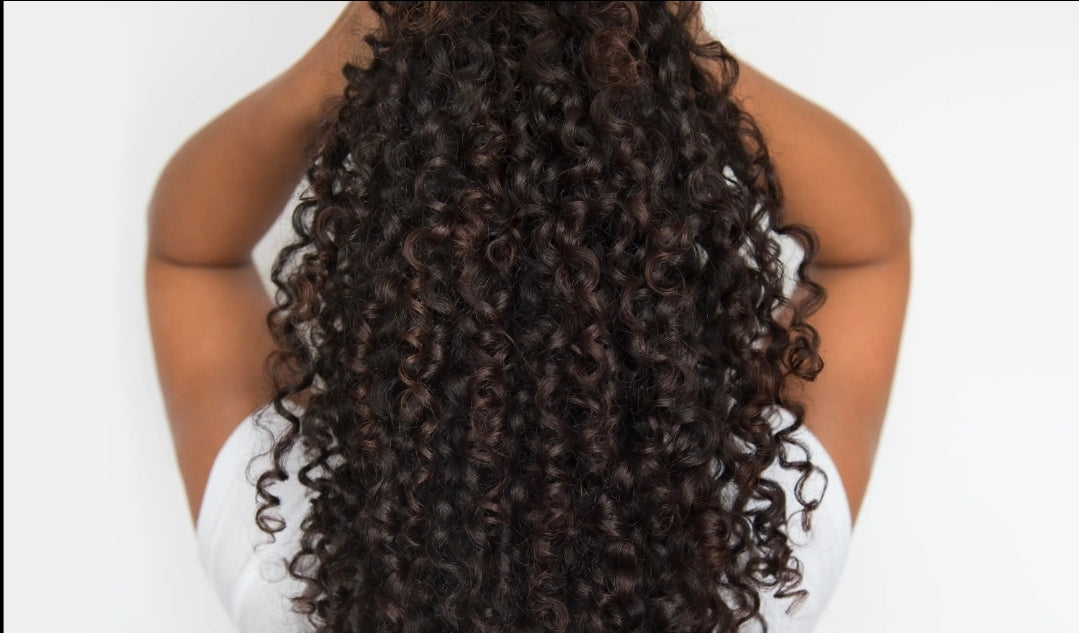 Cabello Rizo – Definición, Hidratación y Control