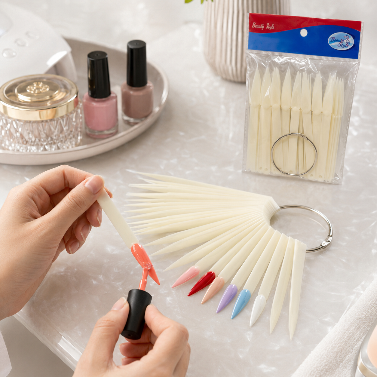 Beauty Style Muestrario de Uñas Stiletto Tipo Llavero Blanco 1075357