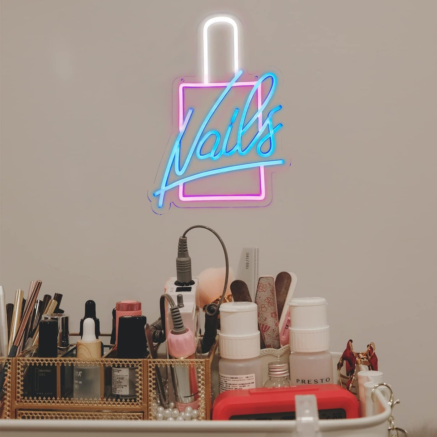 💡 LETRERO LED NAILS – MODELO 2500796