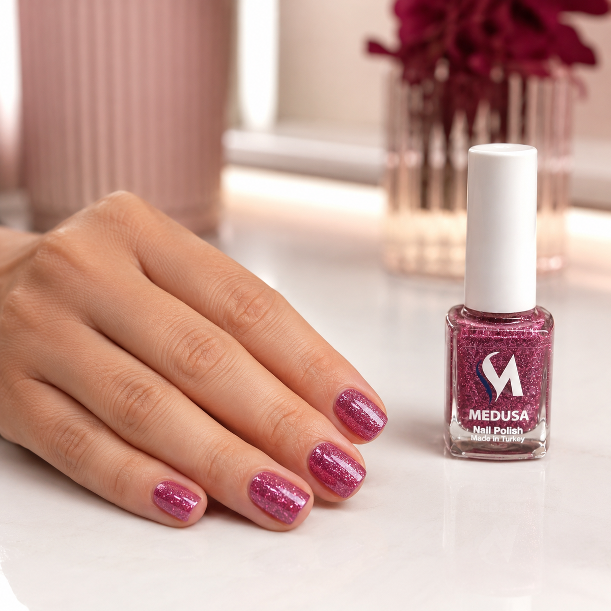 Medusa Nail Polish MNP131 – Esmalte Magenta con Glitter