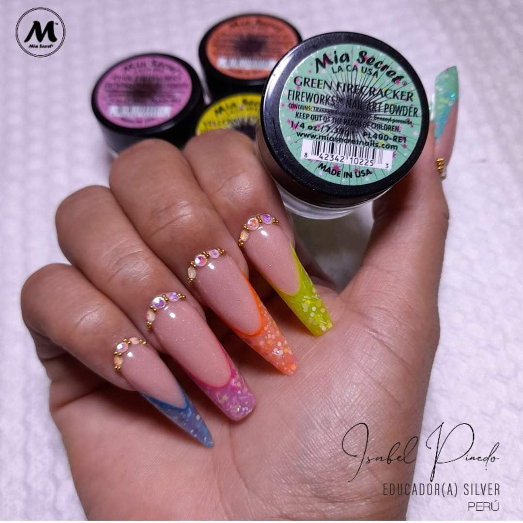 💚✨ GREEN FIRECRACKER – FIREWORKS® | Uñas Llenas de Energía y Color ✨💚