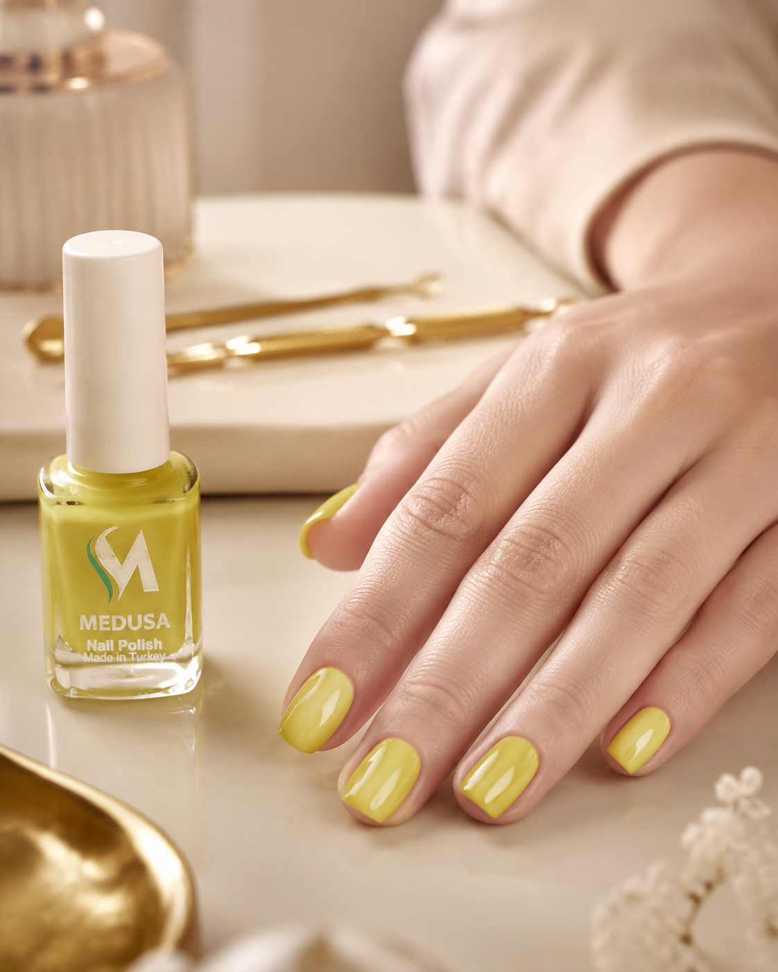 Esmalte Amarillo Medusa Nail Polish MNP112 0.37 oz